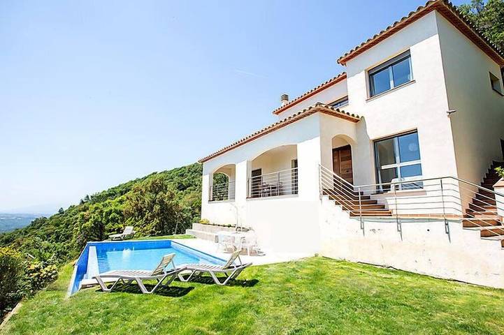 Ferienhaus für 8 Personen, mit Terrasse und Pool sowie Garten - 1