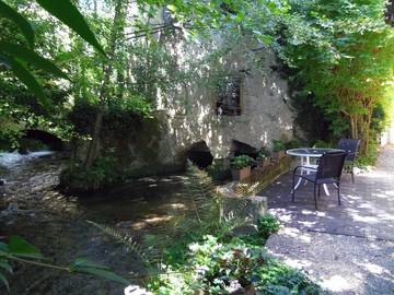 Gîte pour 2 personnes, avec piscine ainsi que terrasse et jardin à Sainte-Colombe-sur-l'Hers