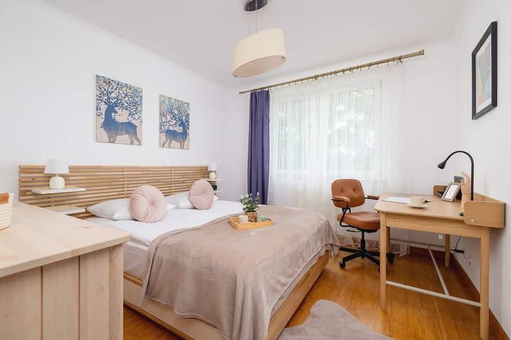 Appartement entier, Spacious Apartment | Parking, Balcony, Workspace in Swoszowice, Cracovie