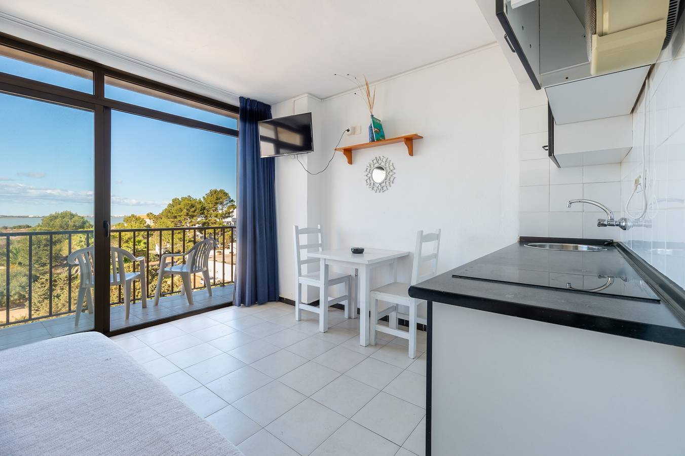 Appartement 'Estudio Mirada 307' met uitzicht op het meer, Wi-Fi en airconditioning, foto 13