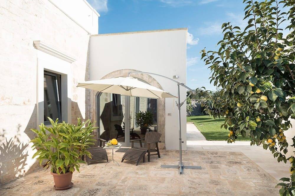Masseria Il Mandorlo Fiorito \"Villa Fico\": x 4.  Infinity pool. in Ceglie Messapica, Salento
