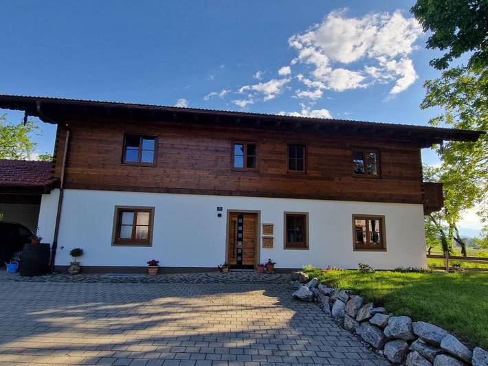 Ferienwohnung für 5 Personen, mit Balkon und Garten sowie Ausblick in Bichl