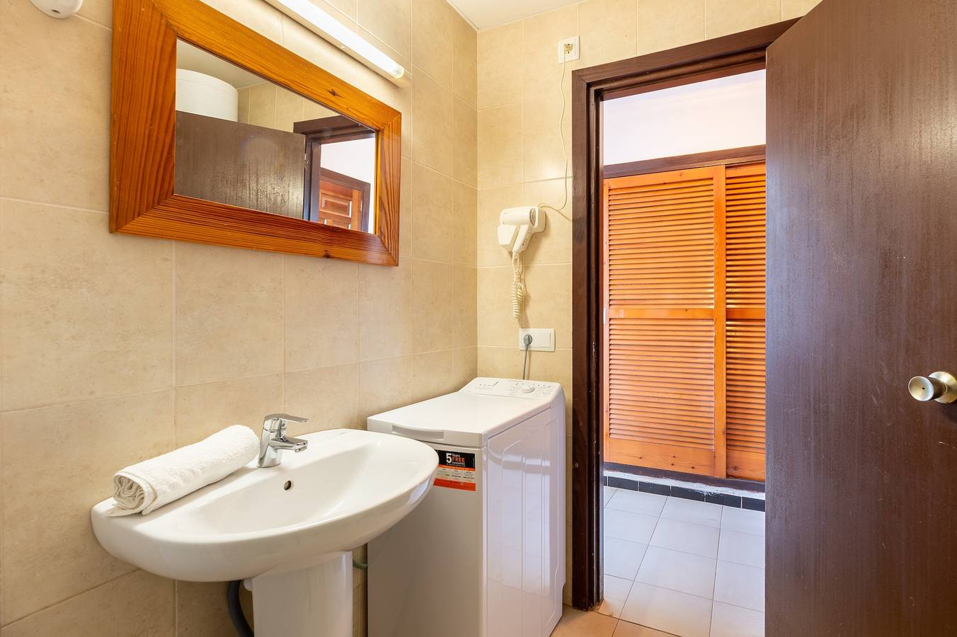 Appartement 'Estudio Mirada 309' met uitzicht op het meer, Wi-Fi en airconditioning, foto 8