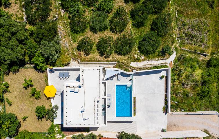 Charming 2BR Apartment with Pool & Terrace, 900m to Beach in Zaton, Grad Dubrovnik