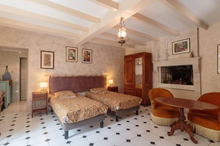 Location de vacances pour 7 personnes, avec jardin ainsi que piscine et terrasse, animaux acceptés à Mauzé-sur-le-Mignon - 2