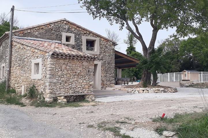 Gîte pour 6 personnes, avec terrasse et jardin à Saint-Mamert-du-Gard