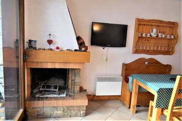 Gîte pour 4 personnes, avec terrasse dans Lac des Confins