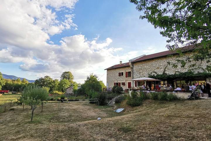 Location de vacances pour 19 personnes, avec jardin à Presles