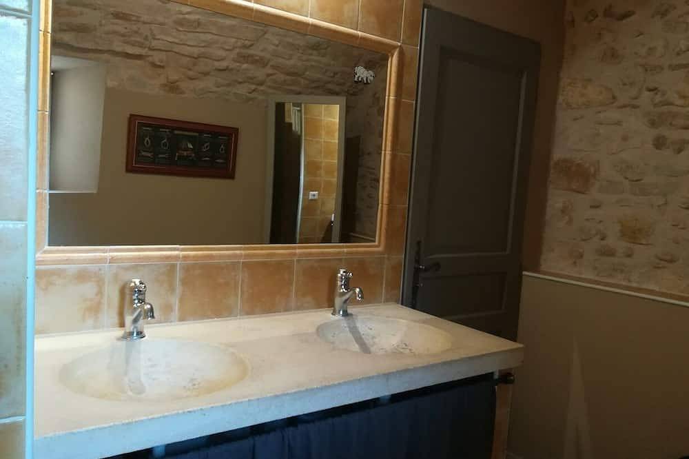 (Voutin) Encantadora casa de campo de 80m² de piedra vista en la antigua Magnanerie in Vézénobres, Región de Alès