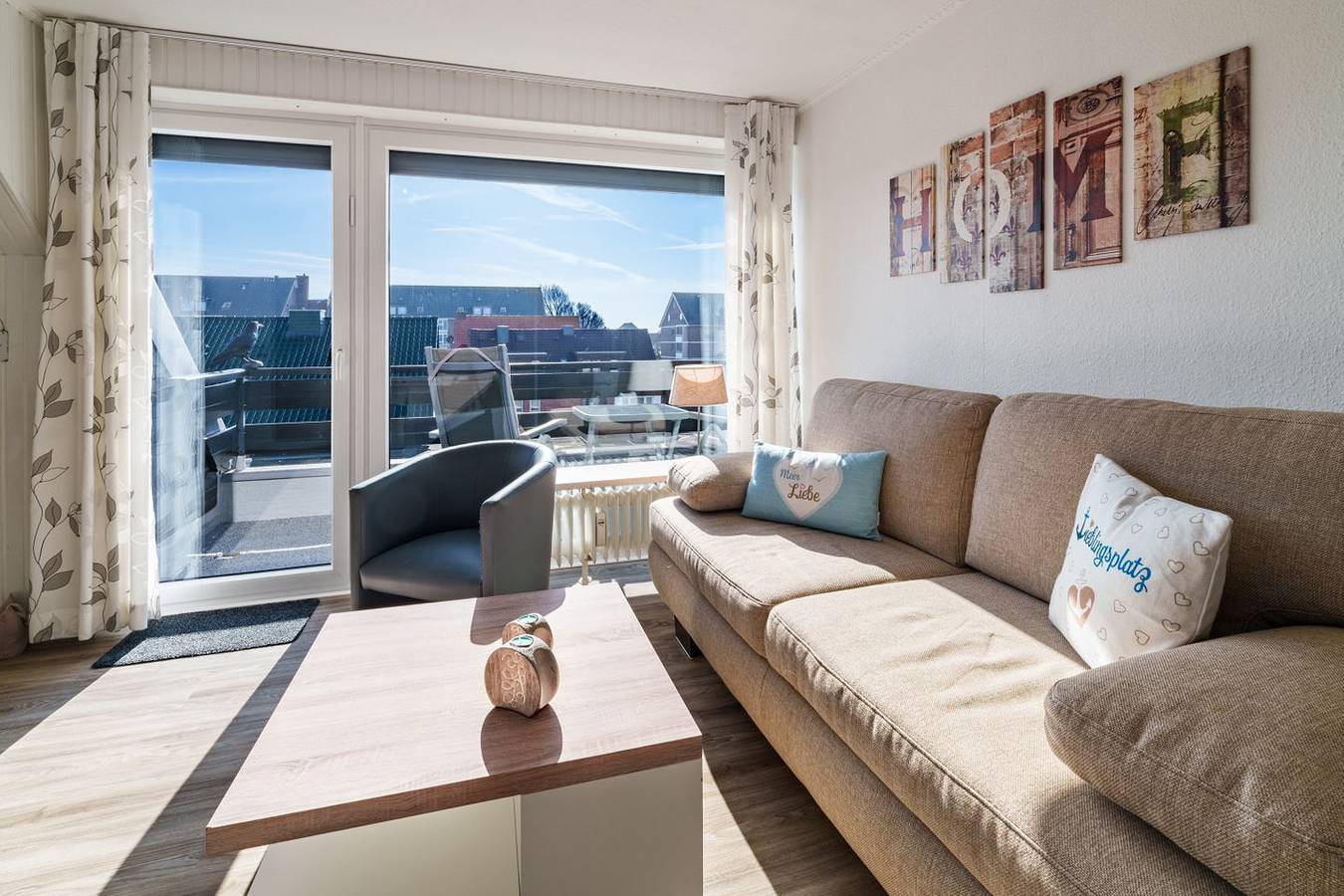 Ganze Wohnung, Komfortable Ferienwohnung mit Balkon nahe Strand und Zentrum in Büsum in Büsum, Nordseeküste