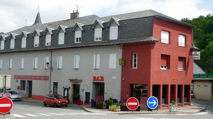 Hôtel pour 4 personnes, avec vue et terrasse à Pont-de-Salars