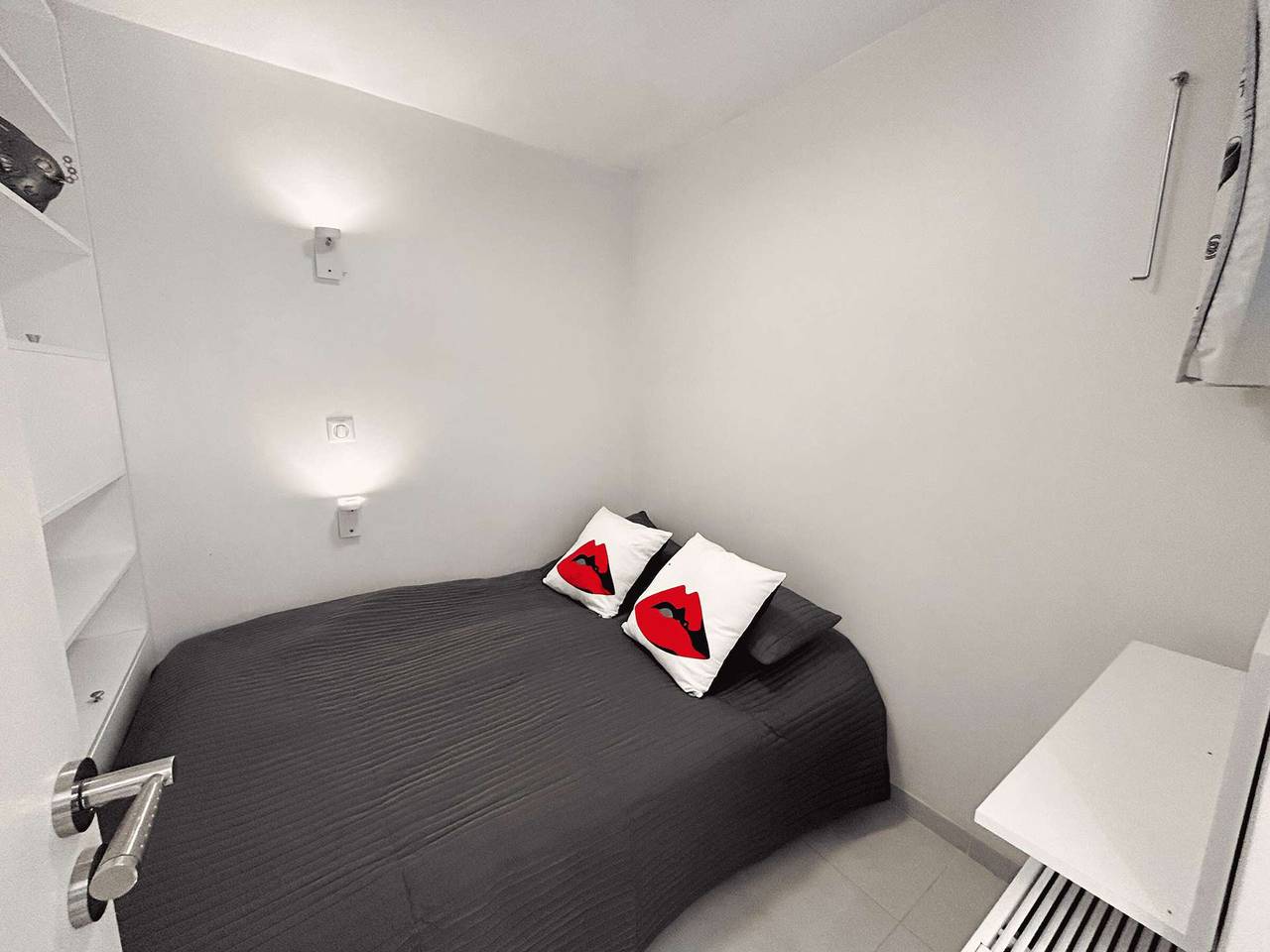 Entire apartment, Modern air-conditioned apartment with terrace in Port Grimaud in Port Grimaud, Grimaud