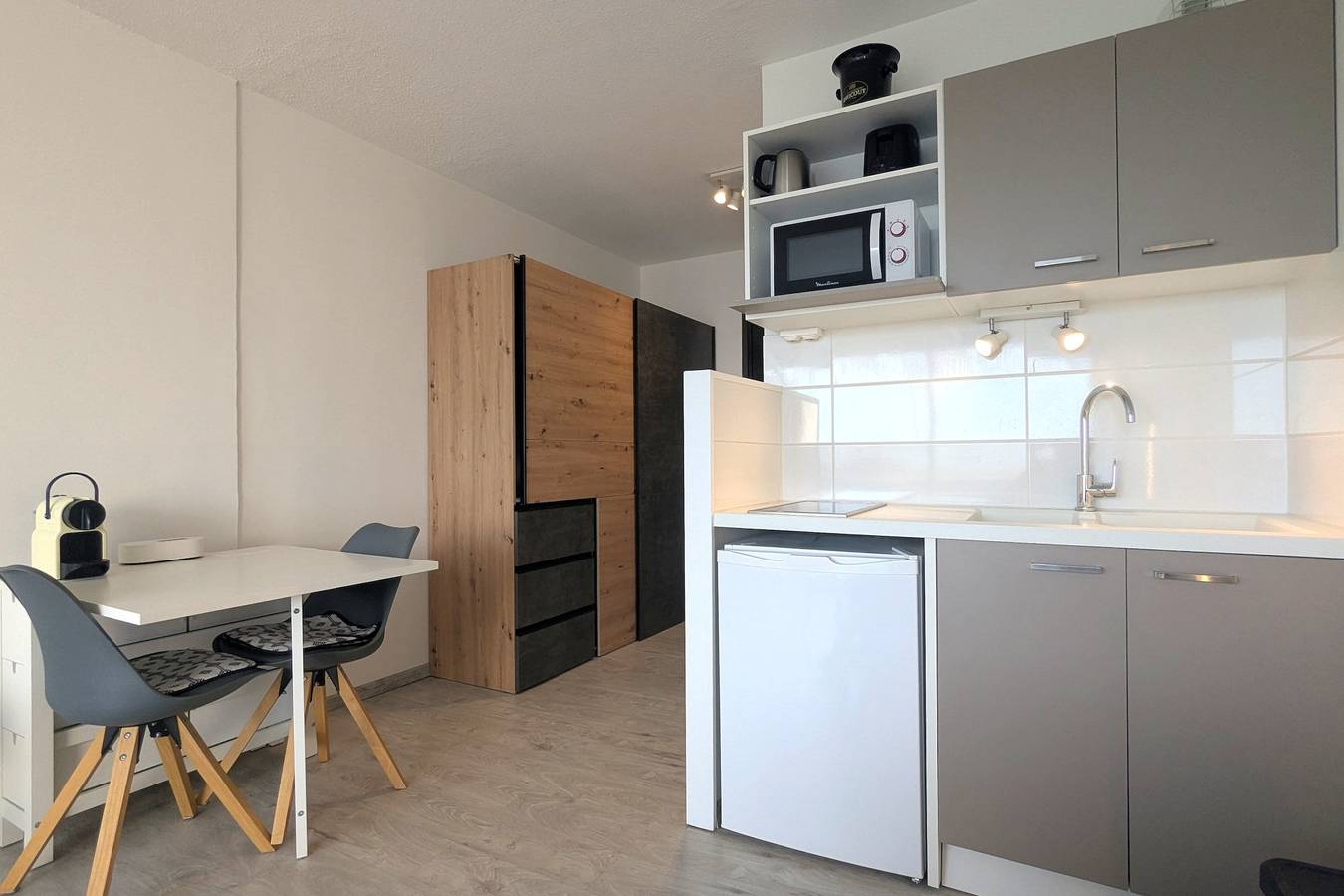 Entire studio, Bright studio with pool and sea view in La Seyne-sur-Mer, Mediterranean Coast (France)
