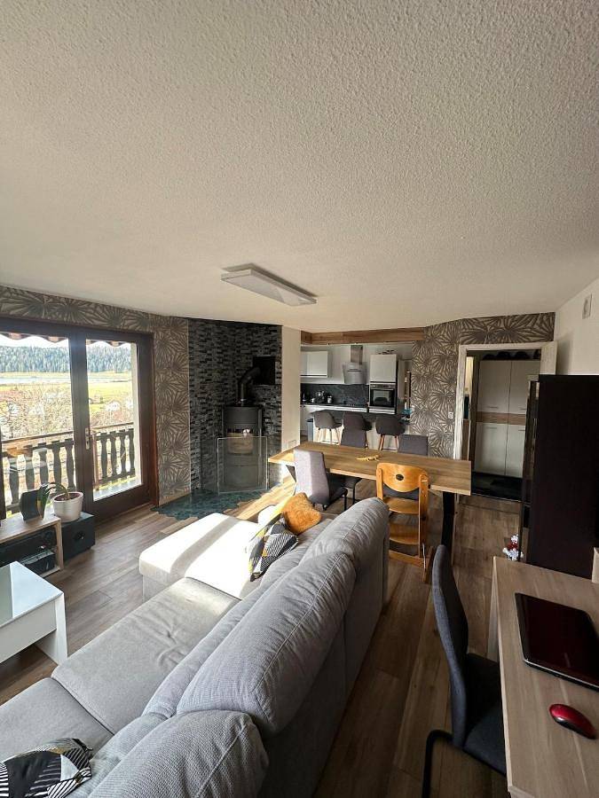 Gîte pour 4 personnes, avec Balcon ainsi que Terrasse et Vue à Labergement-Sainte-Marie