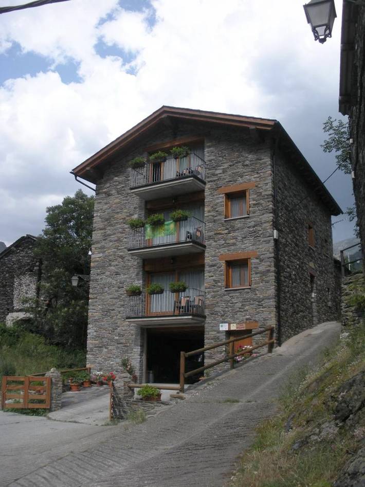Gîte pour 5 personnes, avec Balcon et Terrasse ainsi que Jardin et Vue à Alins
