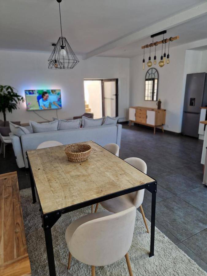 Two-Bedroom House in Saint-Jean-de-Boiseau, Région de Nantes