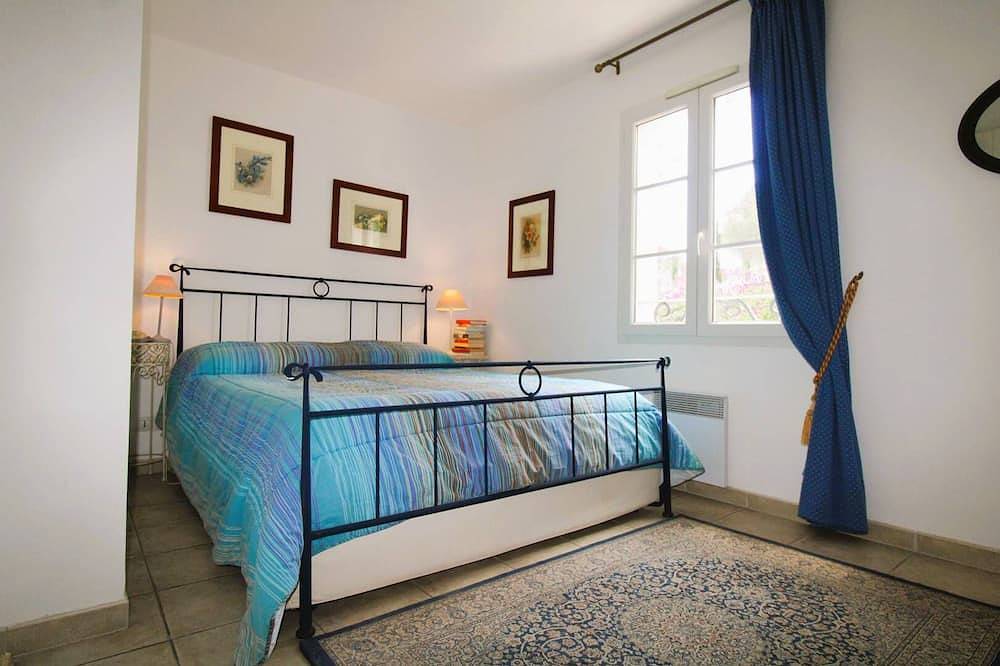 House for 4 people with air conditioning in a private domain with a pool located in Gassin in Gassin, Mediterranean Coast (France)