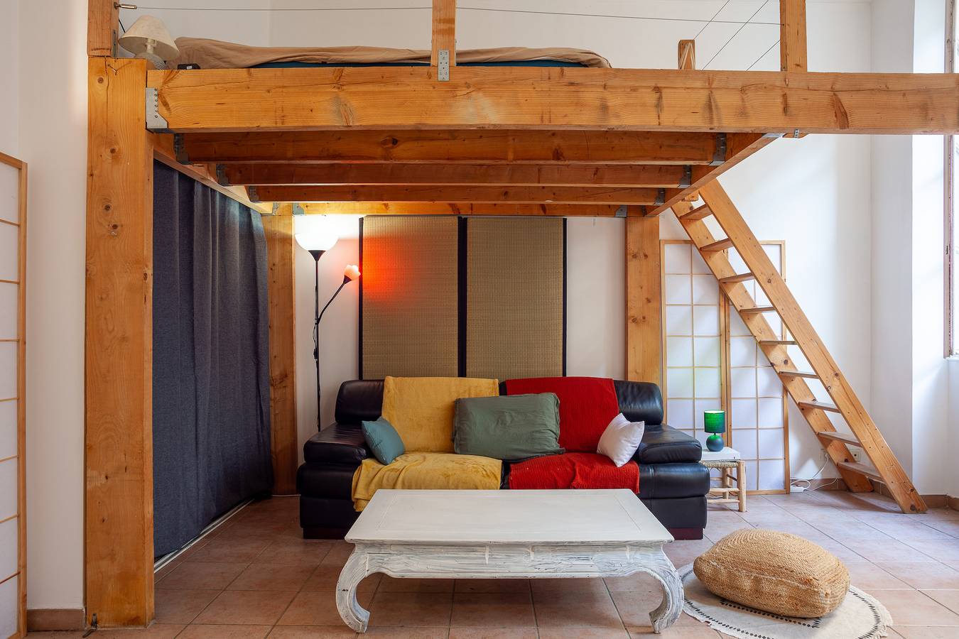 Entire apartment, Apartment 'Artistique Et Pragmatique' with Wi-Fi in Marseille, Marseille region