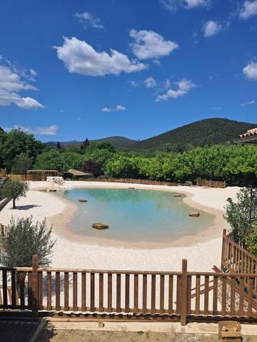 Gîte pour 6 personnes, avec jardin ainsi que vue et piscine à Corbès
