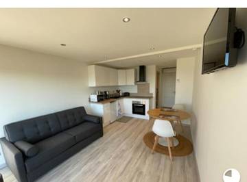 Gîte pour 2 personnes, avec jardin ainsi que vue et terrasse dans Gare du Club Med Cocody