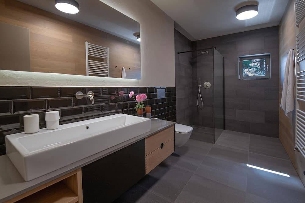 Designer Villa with a see view and heated infinity pool in Fazana, Südküste Istrien