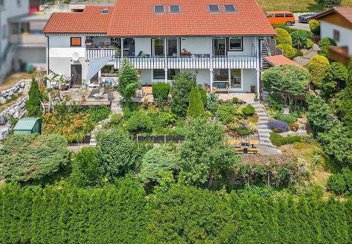 Ferienwohnung für 3 Personen, mit Terrasse und Garten sowie Seeblick und Ausblick