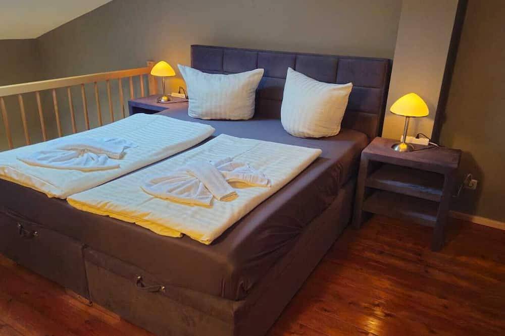 Ganze Wohnung, Komfortable Ferienwohnung „Ahoi“ mit Balkon nahe Malchower See und Garten in Malchow, Fleesensee