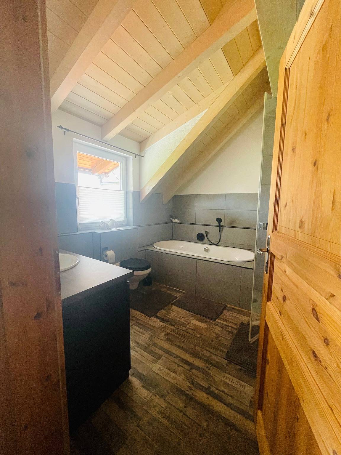 Ganze Wohnung, Ferienwohnung Allgäunest mit Bergblick, privater Terrasse und Wlan in Argenbühl, Region Bodensee-Oberschwaben