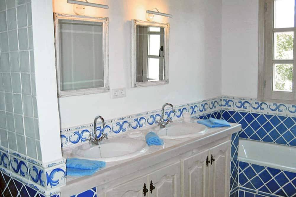 Wonderful private villa with A/C, private pool, Wifi, Tv, terrace, panoramic view and parking in Adsubia, Costa Blanca