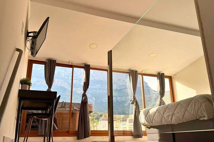 Ganze Wohnung, Private penthouse with jacuzzi, terrace and Montserrat views in Monistrol de Montserrat, Barcelona Binnenland