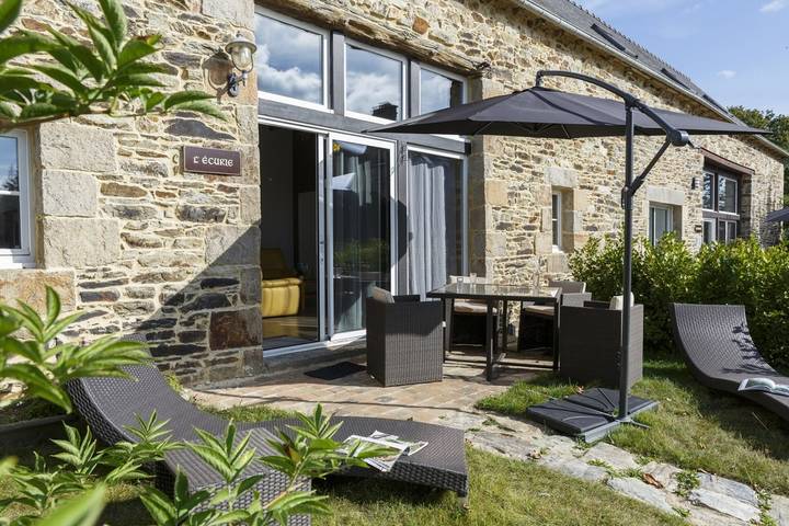 Gîte pour 7 personnes, avec piscine ainsi que terrasse et jardin à Langoat - 2