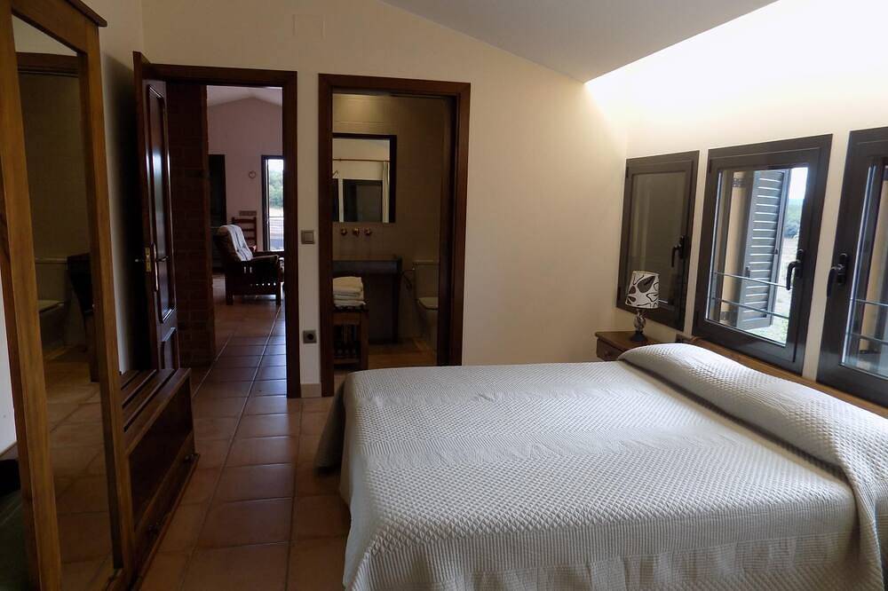 Cómoda casa cerca de Banyoles. Amplio espacio con barbacoa i piscina privada. in Fontcuberta, Pla de l'Estany