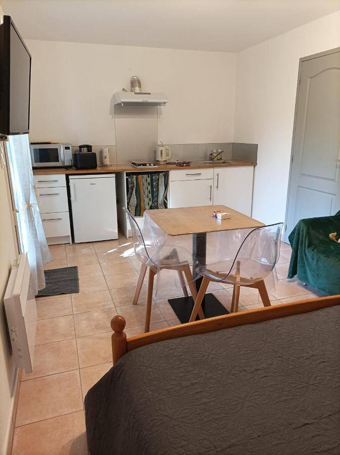 Appartement entier, One-Bedroom Apartment in Cénac-et-Saint-Julien, Périgord Noir