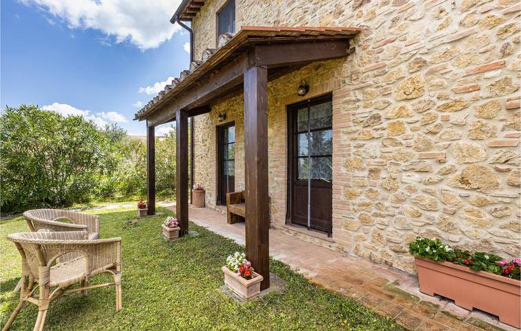 Ferienhaus für 6 Personen, mit Pool und Terrasse sowie Garten, mit Haustier