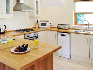 Log Cabin for 6 People in Pitlochry, Cairngorms National Park, Photo 4