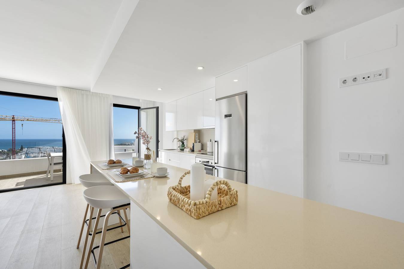 Entire apartment, Apartment 'One 80 Suites' with Sea View, Wi-Fi and Air Conditioning in La Gaspara, Estepona