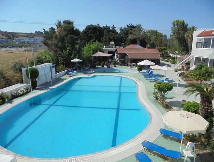 Hôtel pour 3 personnes, avec Balcon et Terrasse ainsi que Jardin et Piscine