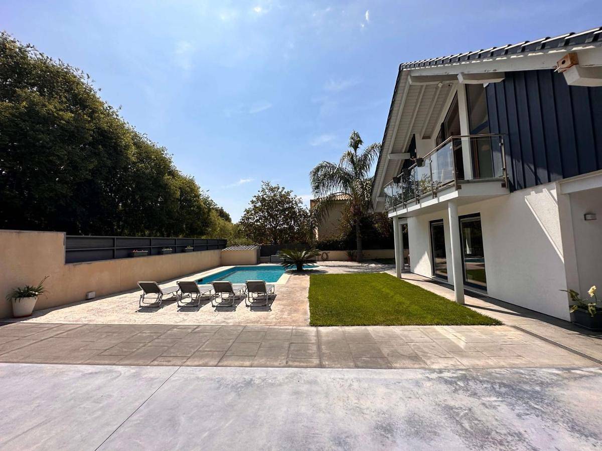 Villa in Villanueva y Geltrú, Garraf