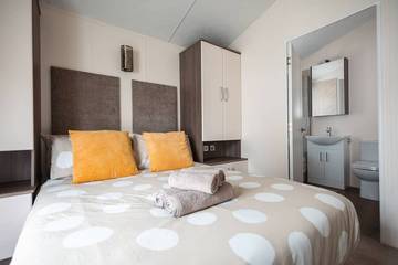 Static Caravan for 4 People in Christchurch, Dorset, Photo 4