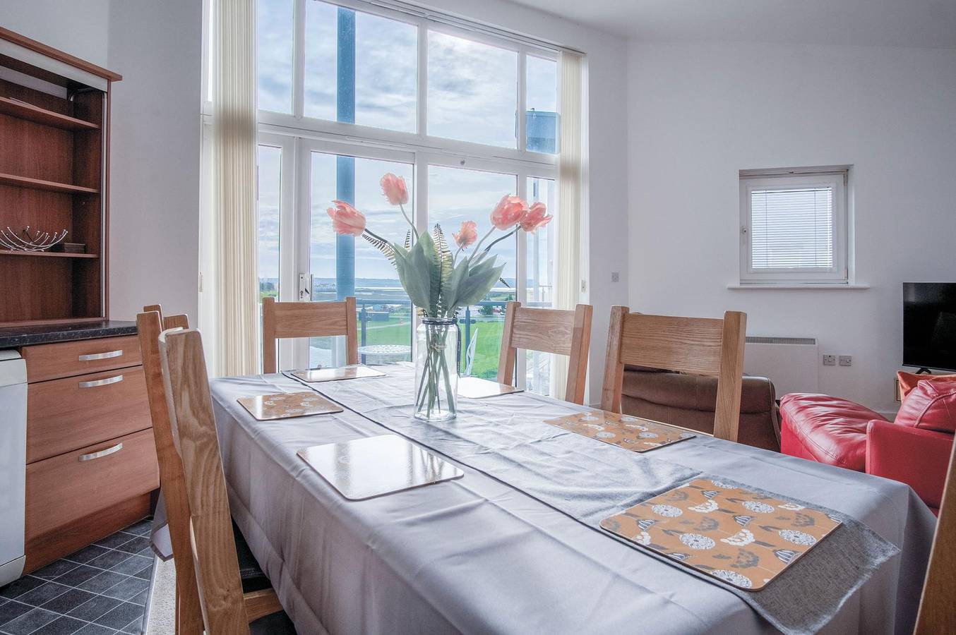 Entire apartment, The Penthouse - 3 Bedroom Apartment - Llanelli in Llanelli, Carmarthenshire