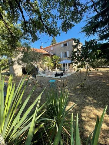 Gîte pour 8 personnes, avec jardin ainsi que piscine et vue à Laburgade