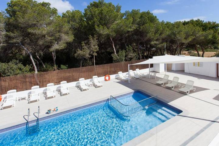 Apartamento para 6 personas, con Balcón además de Terraza y Piscina en Es Canar