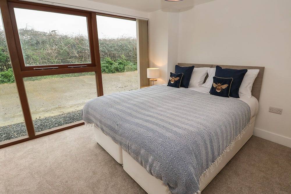 Pol View, family friendly, character holiday cottage in Helston in Gunwalloe, Cornwall