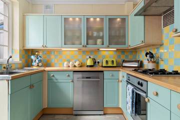 Log Cabin for 6 People in Saundersfoot, Pembrokeshire, Photo 2