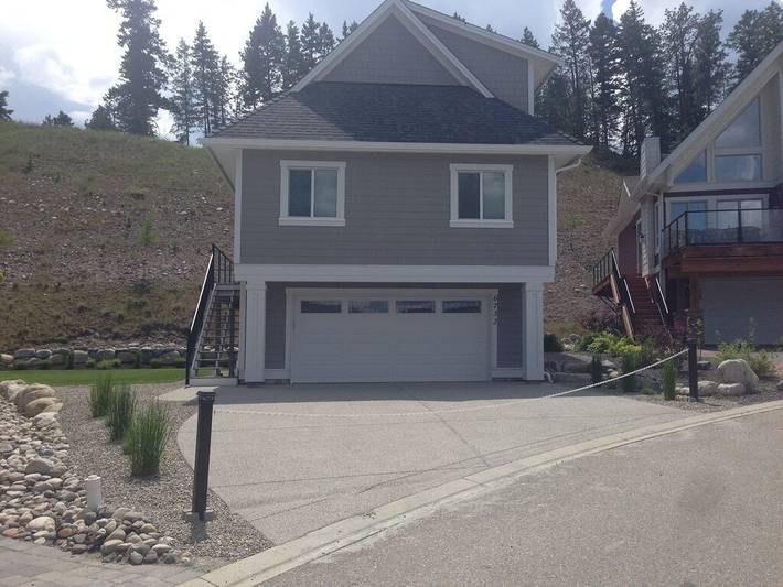 Cottage for 7 people, with garden and hot tub as well as pool and balcony in Central Okanagan