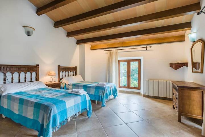 Cadell Gran - Seven Bedroom Villa, Sleeps 14 in Sa Pobla, North Majorca