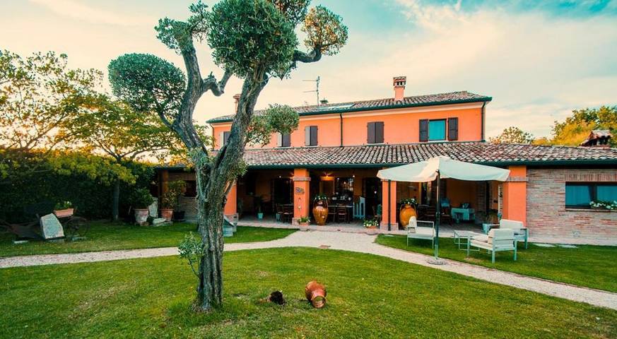 Casa vacanza per 3 persone, con Idromassaggio e Giardino nonché Panorama a Savignano sul Rubicone