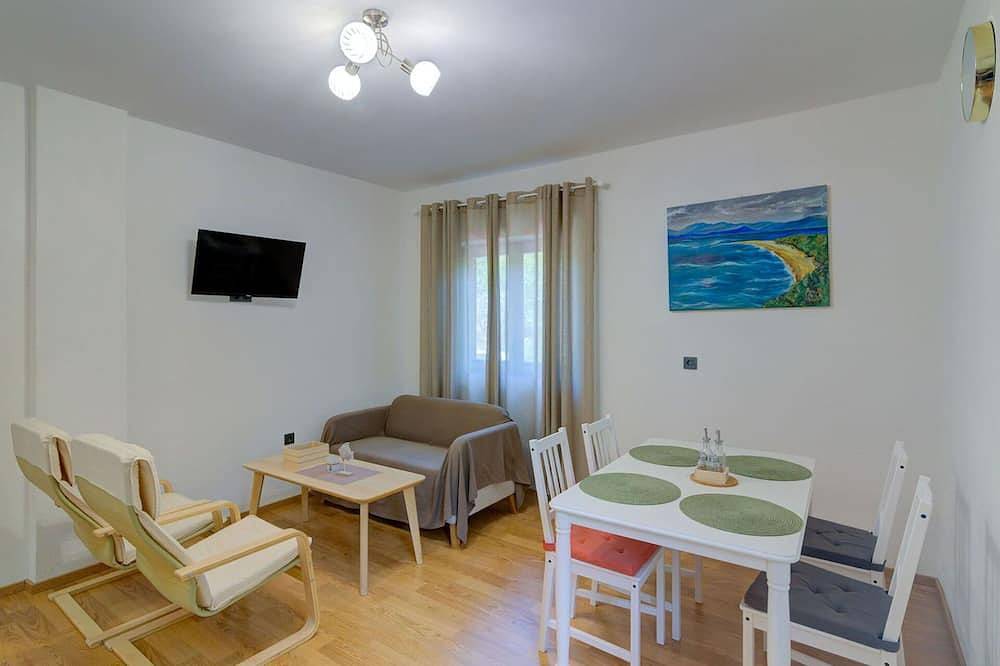 Ganze Wohnung, Gemütliche Wohnung für 4 Leute mit  W-Lan, Klimaanlage, Tv und Terrasse in Beach Kalić, Sveti Juraj