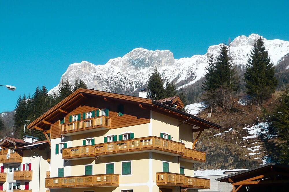 Appartamento intero, Accogliente appartamento per 2 persone con Wifi, Tv, balcone, animali ammessi e parcheggio in Soraga, Dolomiti Superski