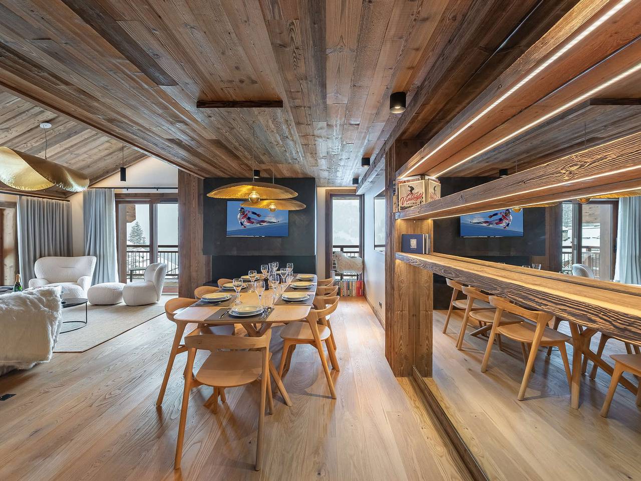 Entire apartment, Luxurious Apartment with Sauna, Near Slopes, Sleeps 8 in Les Allues, Les Trois Vallées